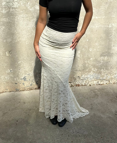 MOONLIGHT LACE SKIRT